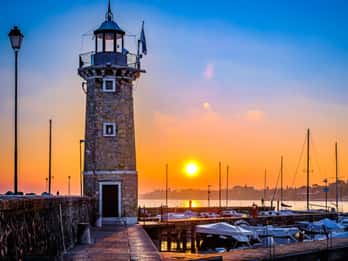 Desenzano: Tour a piedi e in barca al tramonto con drink a bordo