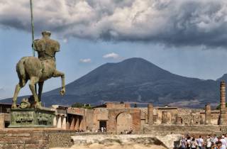 Von Neapel aus: Pompeji und Vesuv Tour mit Mittagessen