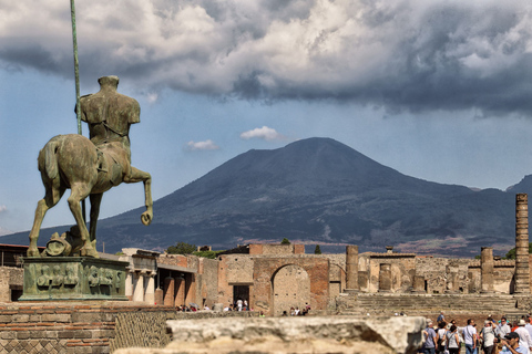 Pompeii & Vesuvius: Tour from Naples Tour in English/Spanish/Italian - Max of 40 Participants