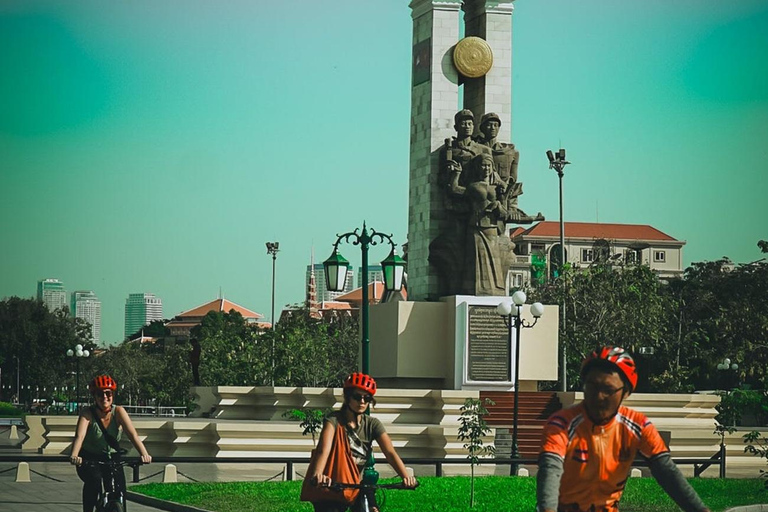 Phnom Penh: Bikes and Bites Cycling Tour