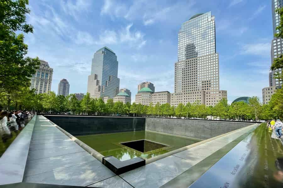 Ground Zero 9/11 Memorial Tour & optionales 9/11 Museum Ticket. Foto: GetYourGuide Ground Zero 9/11 Memorial Tour & optionales 9/11 Museum Ticket. Foto: GetYourGuide