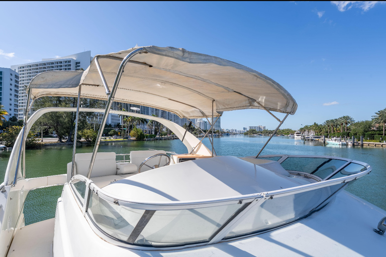 Miami: aluguer de iate privado com capitão, barco de 48 pésMiami: Aluguer de iate privado com capitão, barco de 48 pés