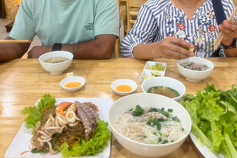 Vung Tau privétour door de stad en over straat eten met vrouwelijke gidsVoedsel is uitgesloten