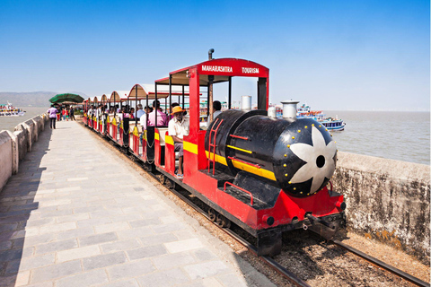 Mumbai : Visite privée des grottes d'Elephanta avec trajet en ferryVisite privée avec billets d'entrée pour les ressortissants indiens