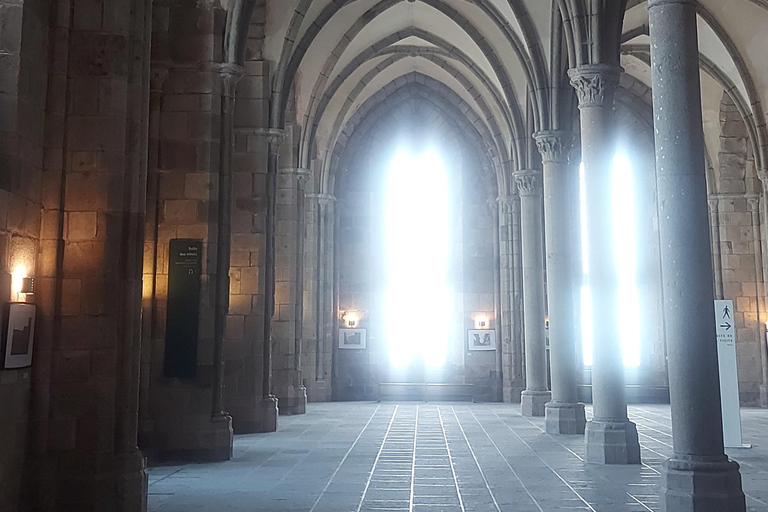 Mont Saint-Michel - Excursion d&#039;une journée en van de luxe 7 personnes au départ de Paris