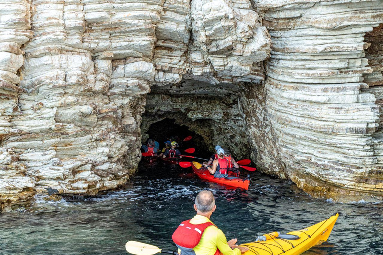 Lefkada: Tour della Grotta Azzurra in kayak con un assaggio della Grecia