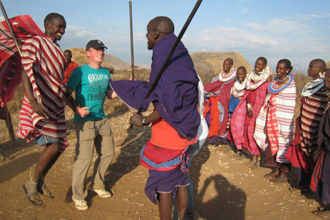 TOUR GIORNALIERO DI ESPERIENZA CULTURALE NEI VILLAGGI MASAI.TOUR DI UN GIORNO DELL&#039;ESPERIENZA CULTURALE DEL VILLAGGIO MASAI.