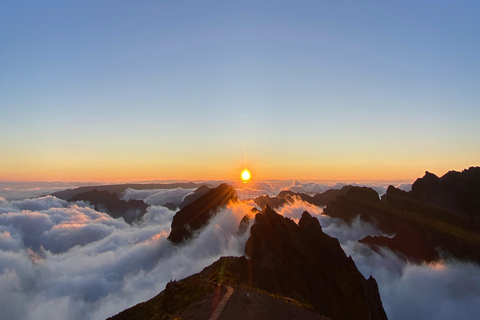 Madeira: Guided Peak Crossing: Pico do Arieiro to Pico Ruivo
