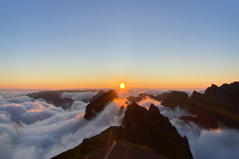 Madeira: Guided Peak Crossing: Pico do Arieiro to Pico Ruivo