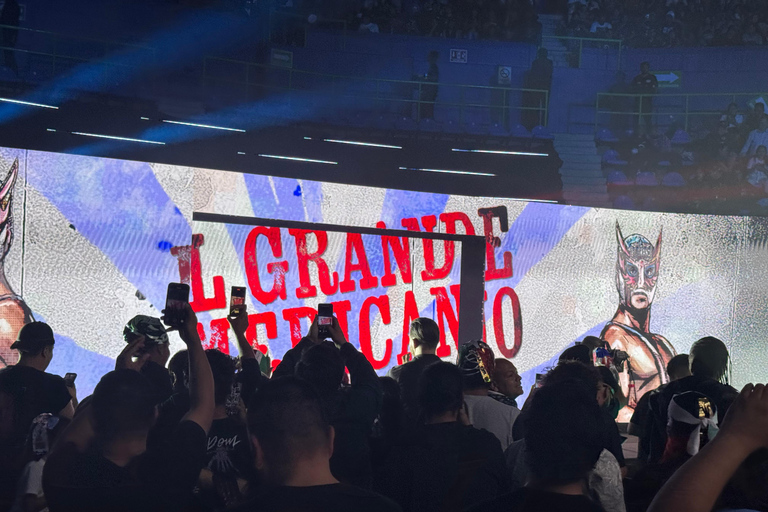 Mexico City:AAA x WWE Lucha Libre Tour with Guide and Ticket Mexico City: Lucha Libre Match with Ice Cream & Guide