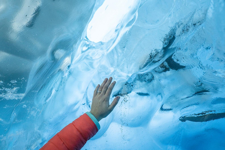 Safari Azul: The Perito Moreno Glacier in your hands. Sail and Walk on Perito Moreno Glacier with Transportation from El Calafate