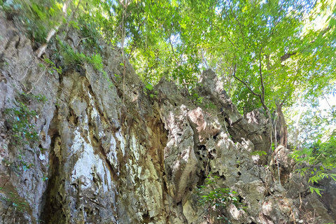 Coron: Pukaway Cave Private Tour with Picnic Lunch