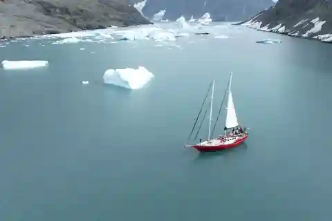 Arctica: Expediție cu barca cu pânze în Svalbard, Islanda, Groenlanda