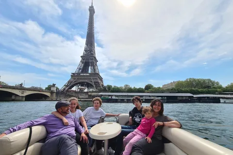 Paris: Seine Escape - Private Cruise For The Solo Traveller