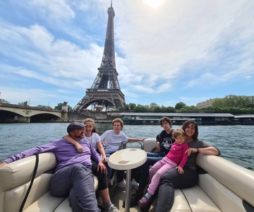 Paris: Seine Escape - Private Cruise For The Solo Traveller