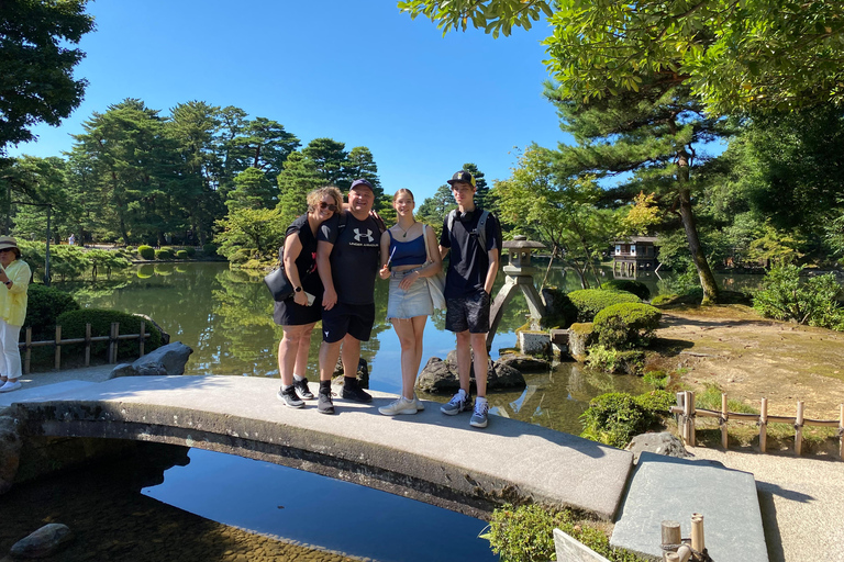 Kanazawa: 6-Hour Private Guided Tour & Kimono Experience