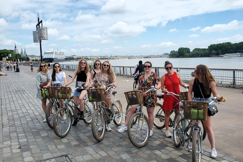 Bordeaux: Tour guiado de bicicletaGuia de turismo em inglês