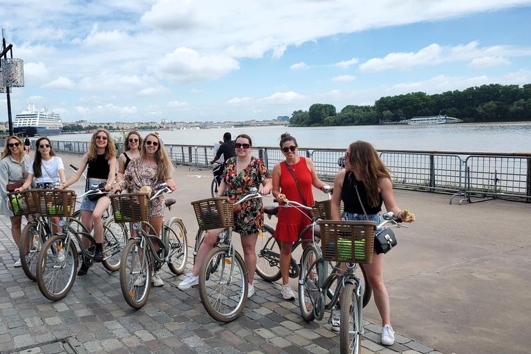 Bordeaux: Tour guiado de bicicletaGuia de turismo em inglês