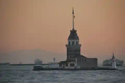 Istanbul: Frokostkrydstogt i Bosporus med guide