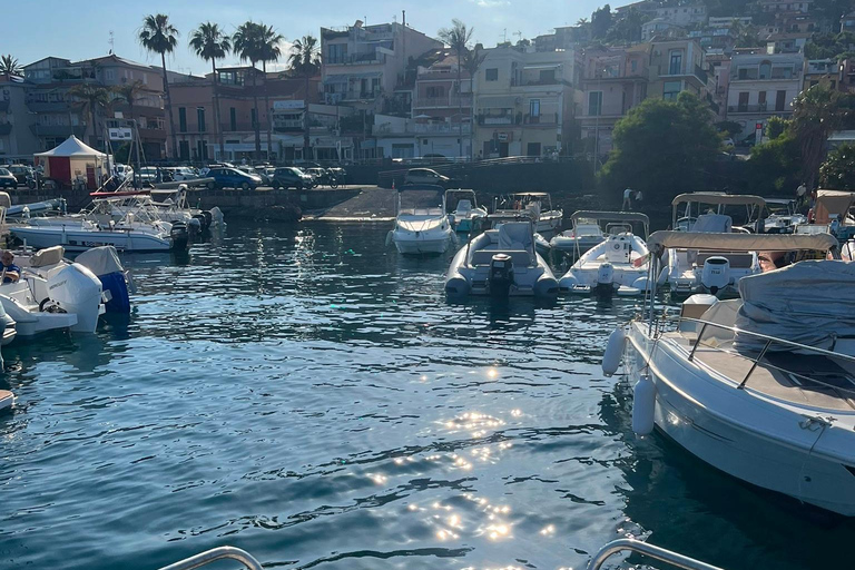 Catania: Sunset Boat Excursion to Acitrezza + Dolphin Watching