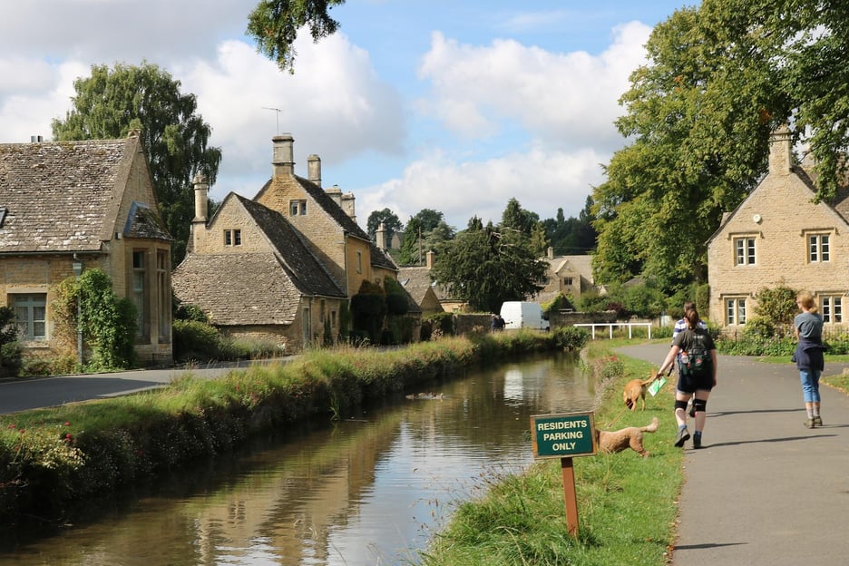 From London: Full-Day Cotswolds Villages Group Tour