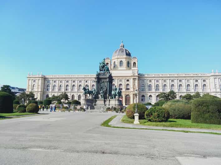 Vienna Historical Highlight City Tour + Wine Tasting