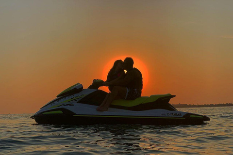 Zanzibar: Aventura de Jetski Tandem com o pôr do sol na praia de Kendwa