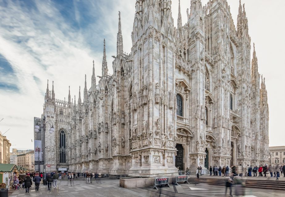 ミラノ: ミラノ大聖堂直接入口 - テラスは除く | GetYourGuide