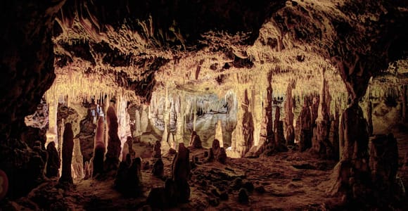 Mallorca: Halbtagestour durch die Coves dels Hams mit Besuch eines Perlenladens