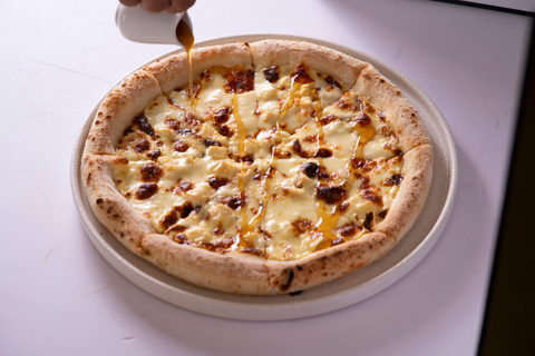 Discover a pizza experience with a flavorful Asian twist