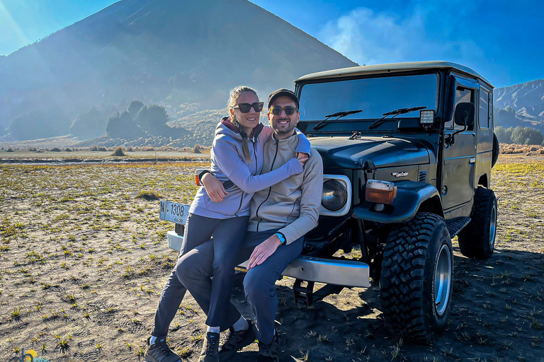 Yogyakarta - Bromo - Ijen (Blaues Feuer) - Ketapang Hafen3D2N Touren: Erstaunliche Aussicht auf den Bromo und das blaue Feuer des Ijen-Gebirges