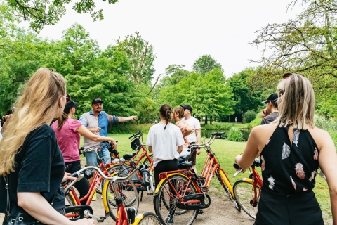Amsterdam : visite du centre-ville à vélo en petit groupeVisite de groupe en anglais