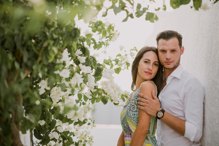 Santorini: Couple Family Photoshoot with Pickup
