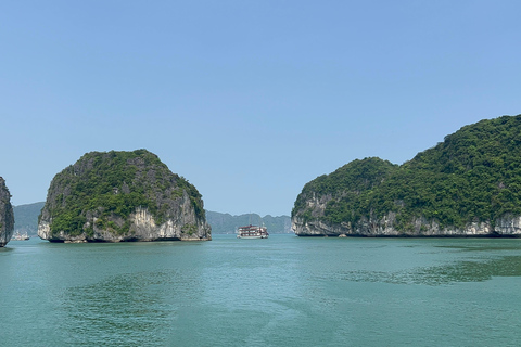 2-tägige Ha Long Bay Island Cruise Tour mit einem 3-Sterne-Kreuzfahrtschiff