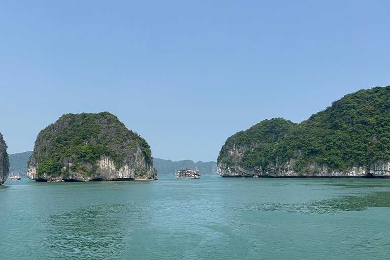 2-tägige Ha Long Bay Island Cruise Tour mit einem 3-Sterne-Kreuzfahrtschiff
