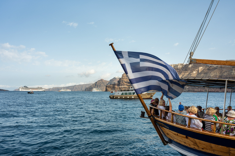 Santorini: vaart vulkanische eilanden & bezoek warmwaterbronRondvaart met vervoer van/naar hotel - zonder bezoek Oia