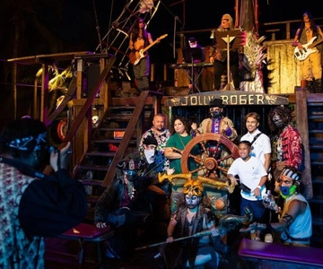 Cancun: Night Pirate Ship Cruise with Dinner and Show