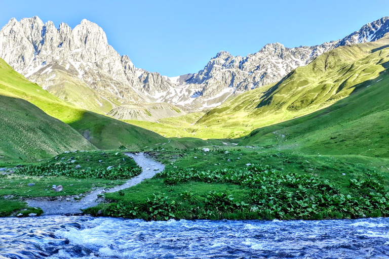 Caminhada de três dias em Kazbegi