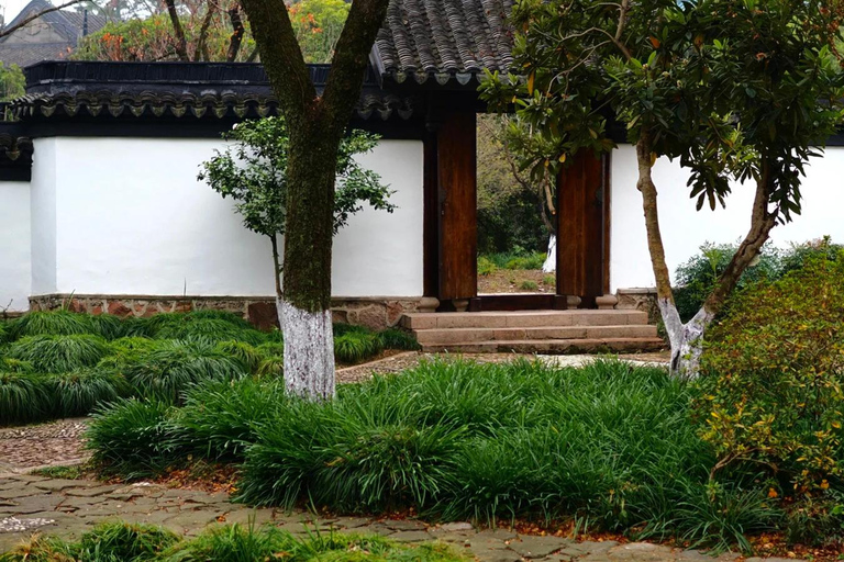 Zhujiajiao Water Town & Grand View Garden Private Tour