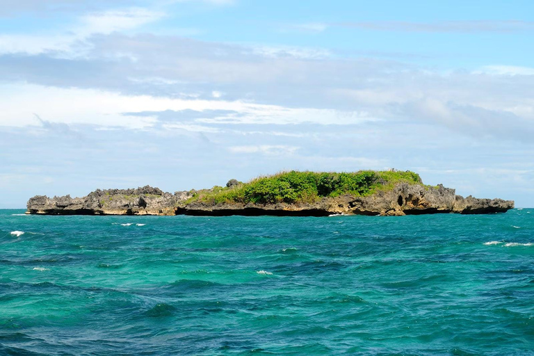 Boracay Budget Shared Boat Island Tour with Lunch