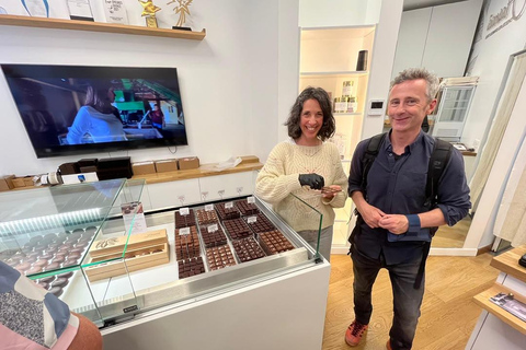 Bordeaux: Old Town Walking Tour with Wine and Food Tasting