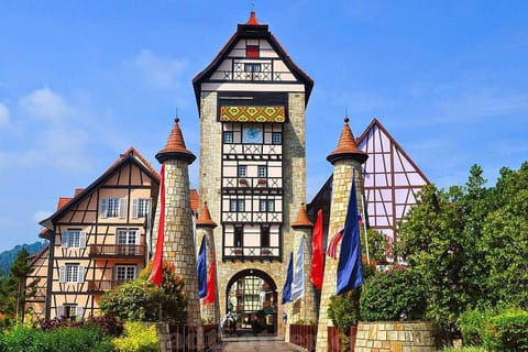 Kuala Lumpur: French Village & Genting Highlands Tour