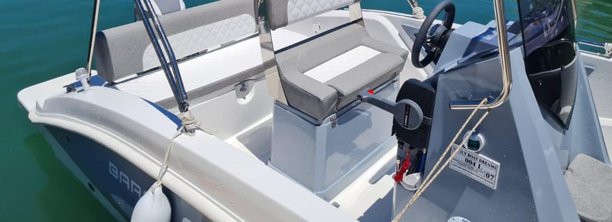 Castellammare del Golfo : Location de bateaux à la demi-journée en août