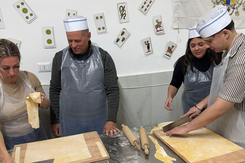 Neapol: lekcja gotowania makaronu i tiramisu z lokalnym szefem kuchni