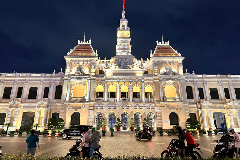 Visite nocturne à pied de Saigon avec visite touristique de la rivièreVisite privée (en anglais) avec croisière touristique Premium