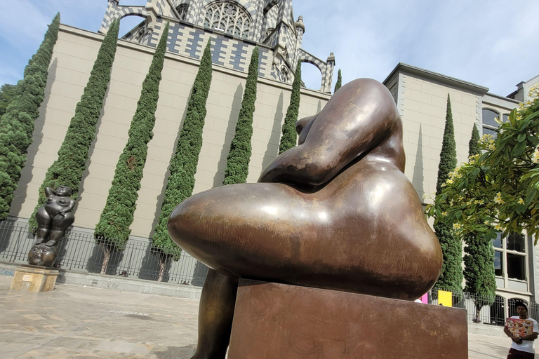 « Medellín dévoilée » Comuna 13, Plaza Botero et téléphérique« Medellín dévoilée » : Comuna 13, Plaza Botero et téléphérique
