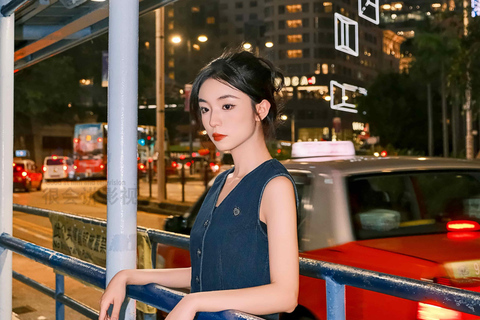 Hong Kong: Atmospheric Hong Kong Style Photography Solo Portrait Session