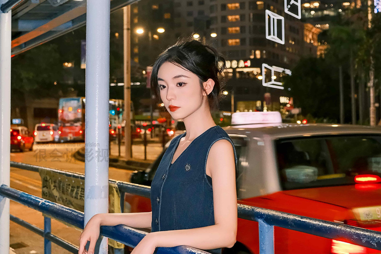 Hong Kong: Atmospheric Hong Kong Style Photography Solo Portrait Session