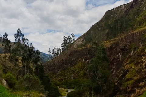 Quito: Quilotoa Loop 4-Day Trekking Tour with Guide Without hostel bookings