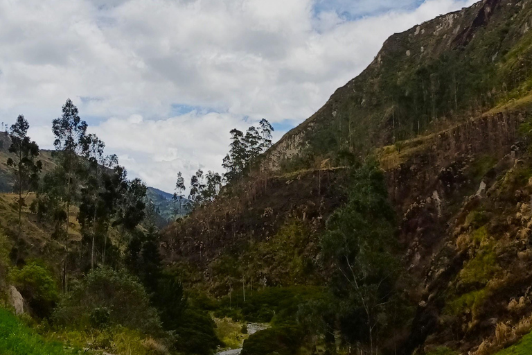 Quito: Quilotoa Loop 4-Day Trekking Tour with Guide Without hostel bookings